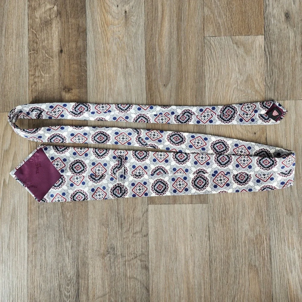 The Custom Shop‎ Silk Tie Red Navy Blue Geometric Medallion Hand Tailored USA